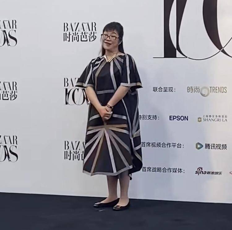 上海这一夜:李宇春英气,周冬雨性感,海清脸垮,张天爱太敢穿