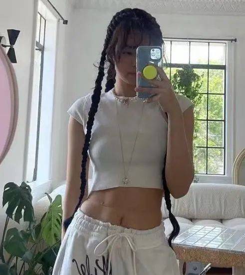 伊周星潮流|二登met gala的jennie被说造型丑?