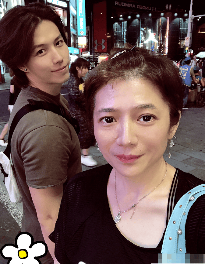 照庆母亲节,试管女儿颜值逆袭,帅儿五官似林瑞阳_林家菱_曾哲贞_妈妈