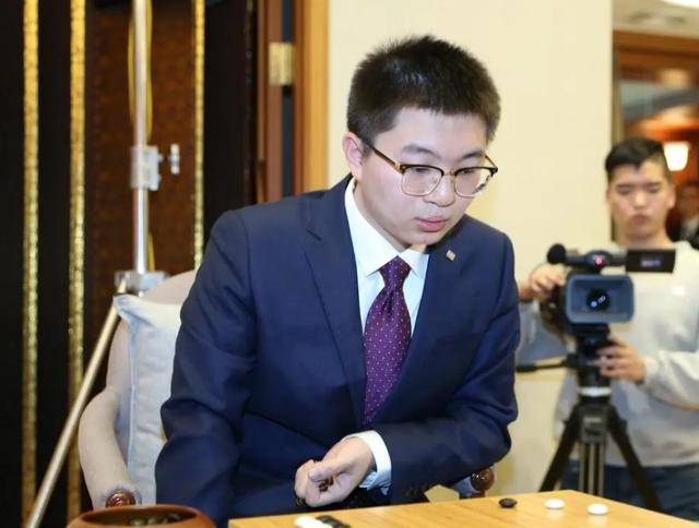 杨鼎新周泓余,压着朴廷桓崔精暴揍,8强80手90%胜率!