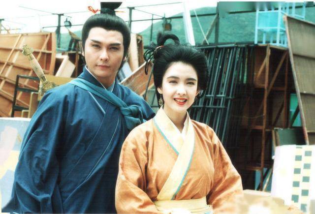 他公认靓仔愈老愈型,爸爸是牧师女儿港姐5强,车楼都写太太名