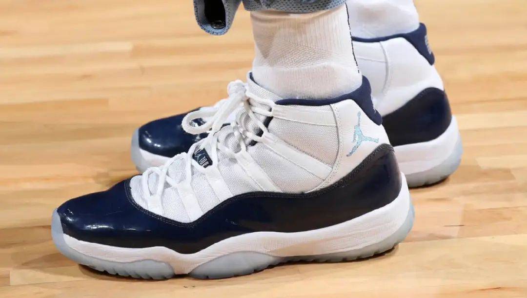 康利的各种灰熊队pe配色,为球鞋带来了不少曝光度.