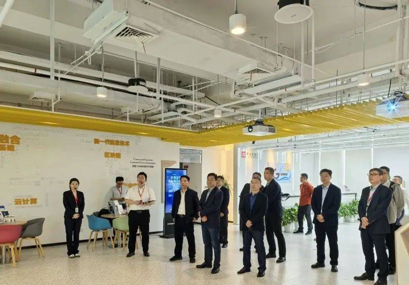 校领导带队赴中国通信服务江苏公司开展产学研合作调研和"访企拓岗"
