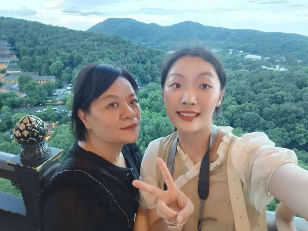 妈妈,我们一起合影吧