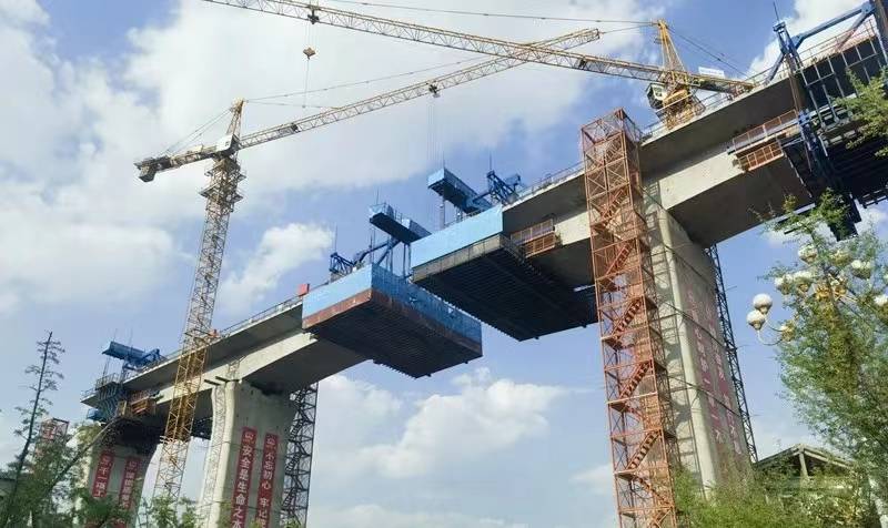 盘兴铁路北环线特大桥连续梁顺利合龙