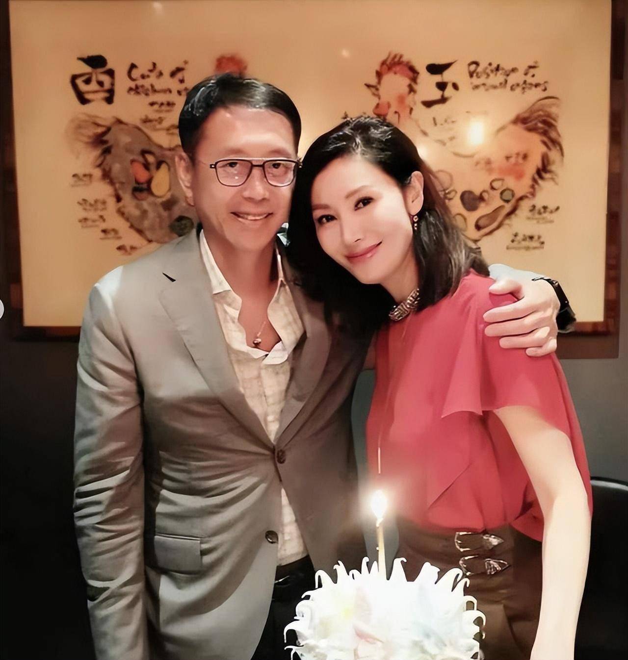 "情圣"爹生了个风流儿子,看了许晋亨现状,难怪李嘉欣不被认可_许世勋