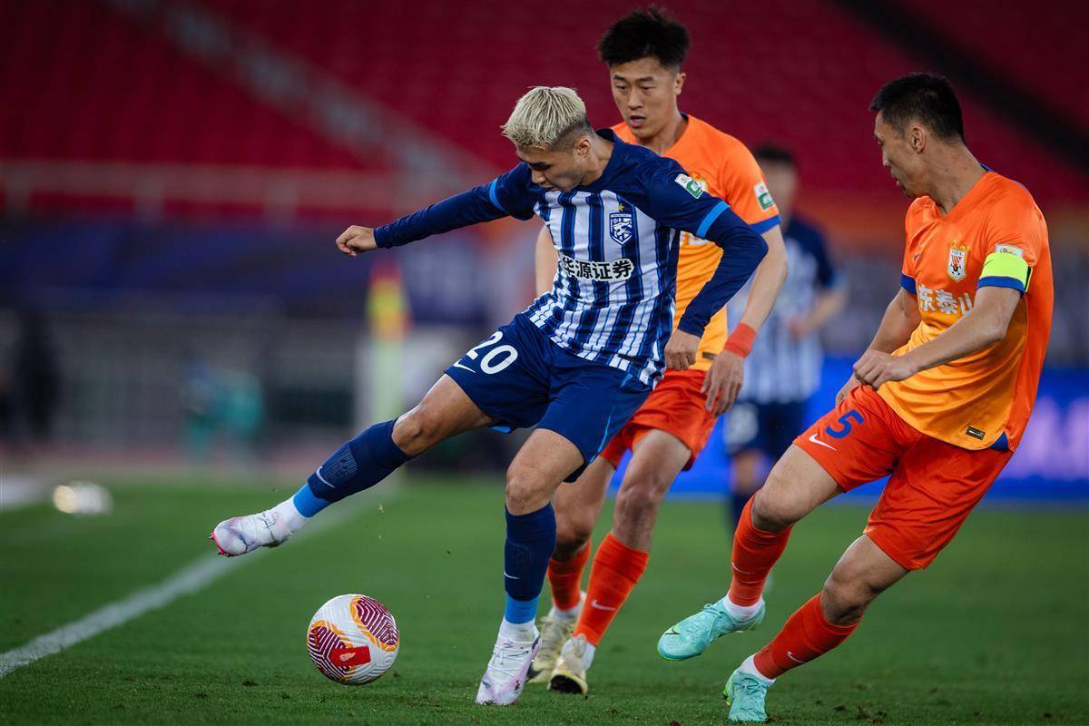 1:2,"泰山"压顶,武汉三镇队5轮不败被终结