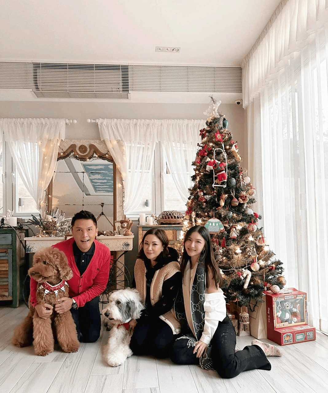 他公认靓仔愈老愈型,爸爸是牧师女儿港姐5强,车楼都写太太名_关礼杰