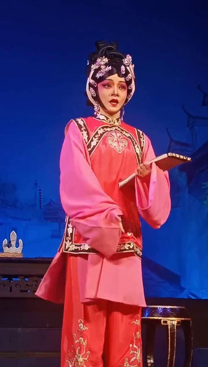 深圳市粤剧团著名花旦卜美玲.天仙优美.美貌如花.演出现场