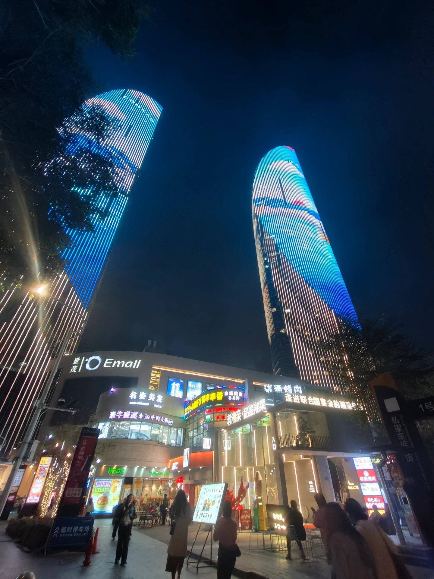 阳江的闸坡大角湾,凌霄岩等景点门票一般在50-150元.