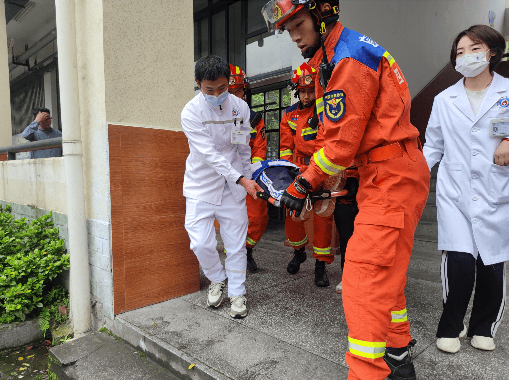 防灾减灾日 汶川映秀中学开展防震减灾疏散演练