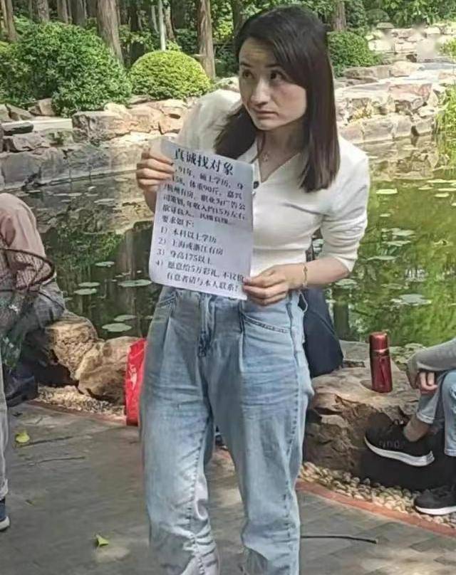 太搞笑!34岁大龄剩女晒出百万豪车,质问网友:还又老又丑吗?