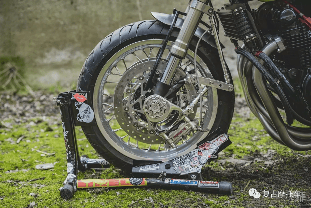 又来难题了:川崎西风750咖啡改装 | 每日一车