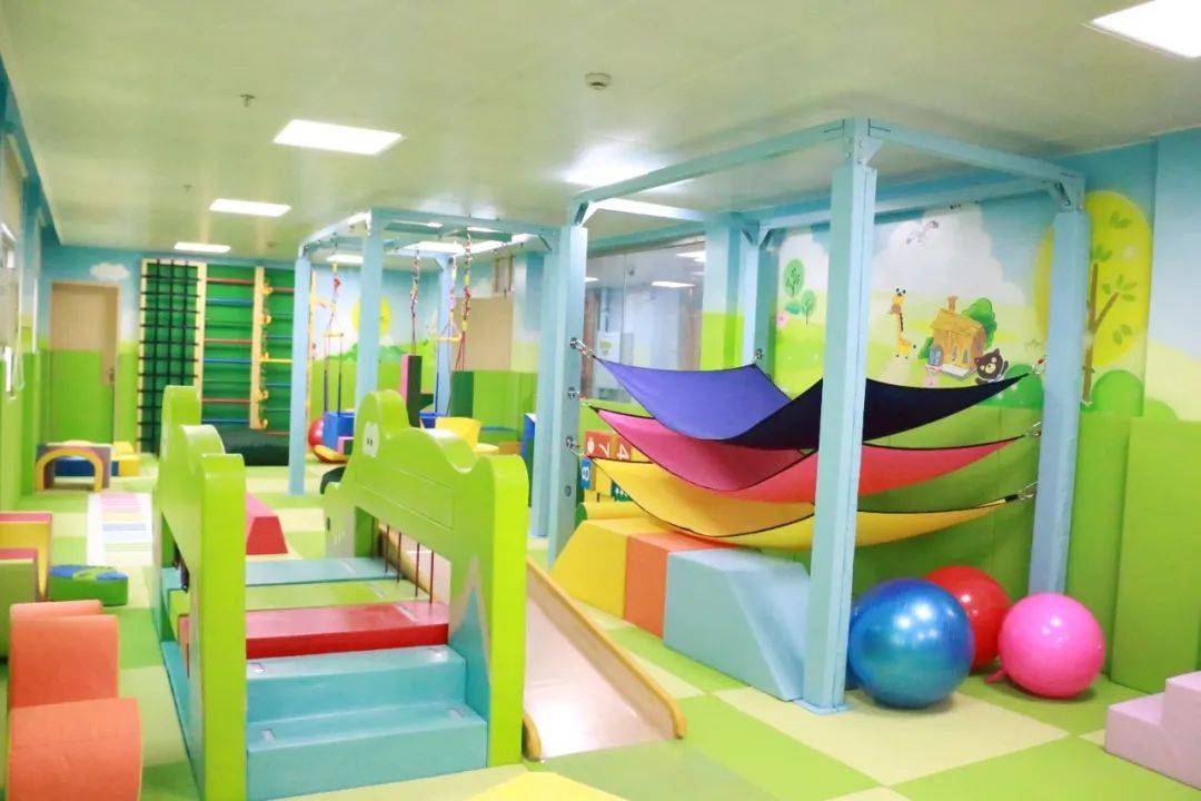 【以爱之名,感恩母亲节特辑】我院儿童康复中心献礼母亲节手工画活动