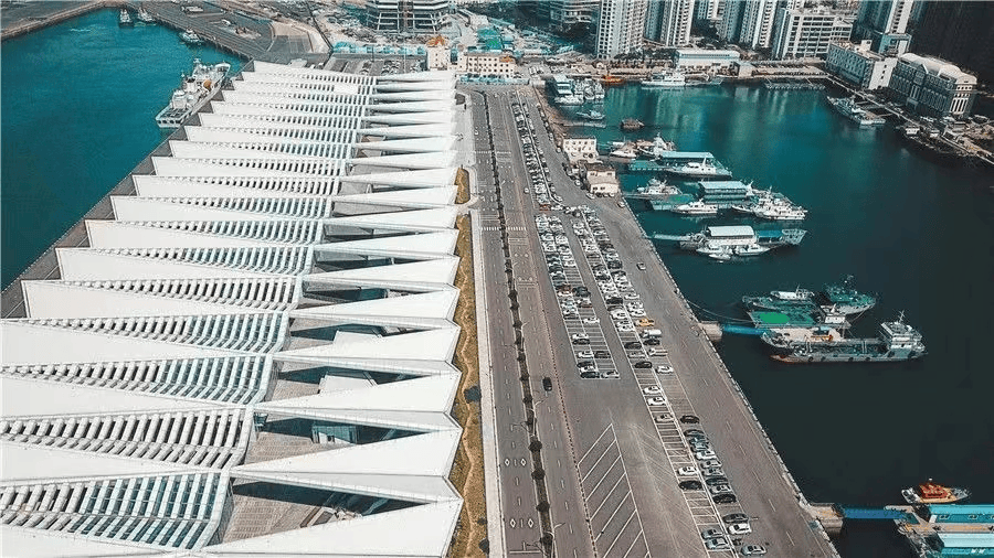 邮轮母港,登高凭栏,碧波万顷,海天壮阔.