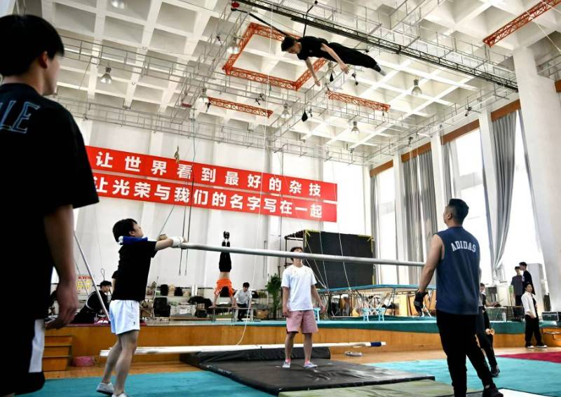 将剧场赛场市场一次呈现 中杂"开放日"向"奇技"出发_中国杂技团_活动