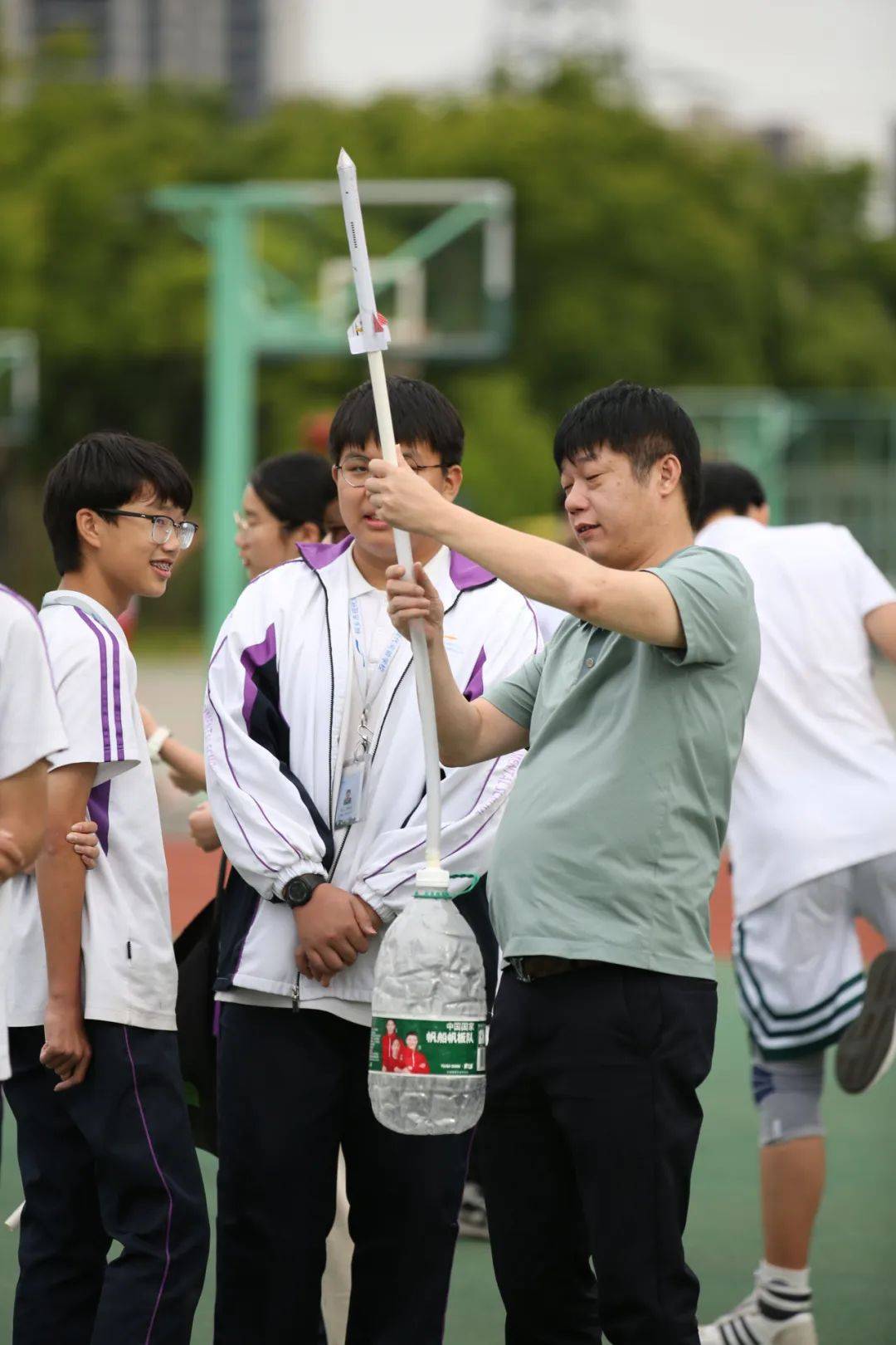 桐乡市现代实验学校第四届科技节"纸火箭亲子活动"圆满落幕