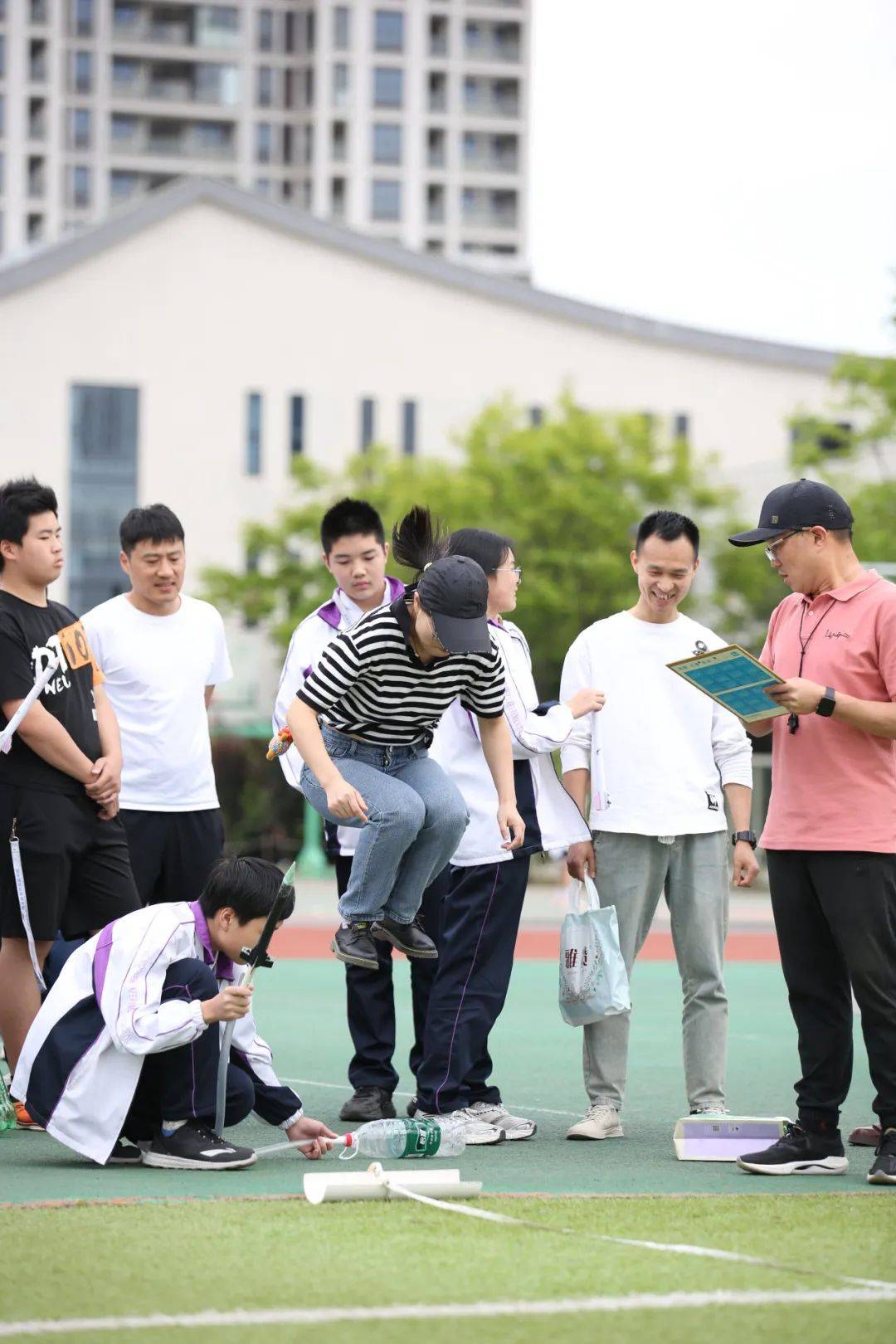 桐乡市现代实验学校第四届科技节"纸火箭亲子活动"圆满落幕