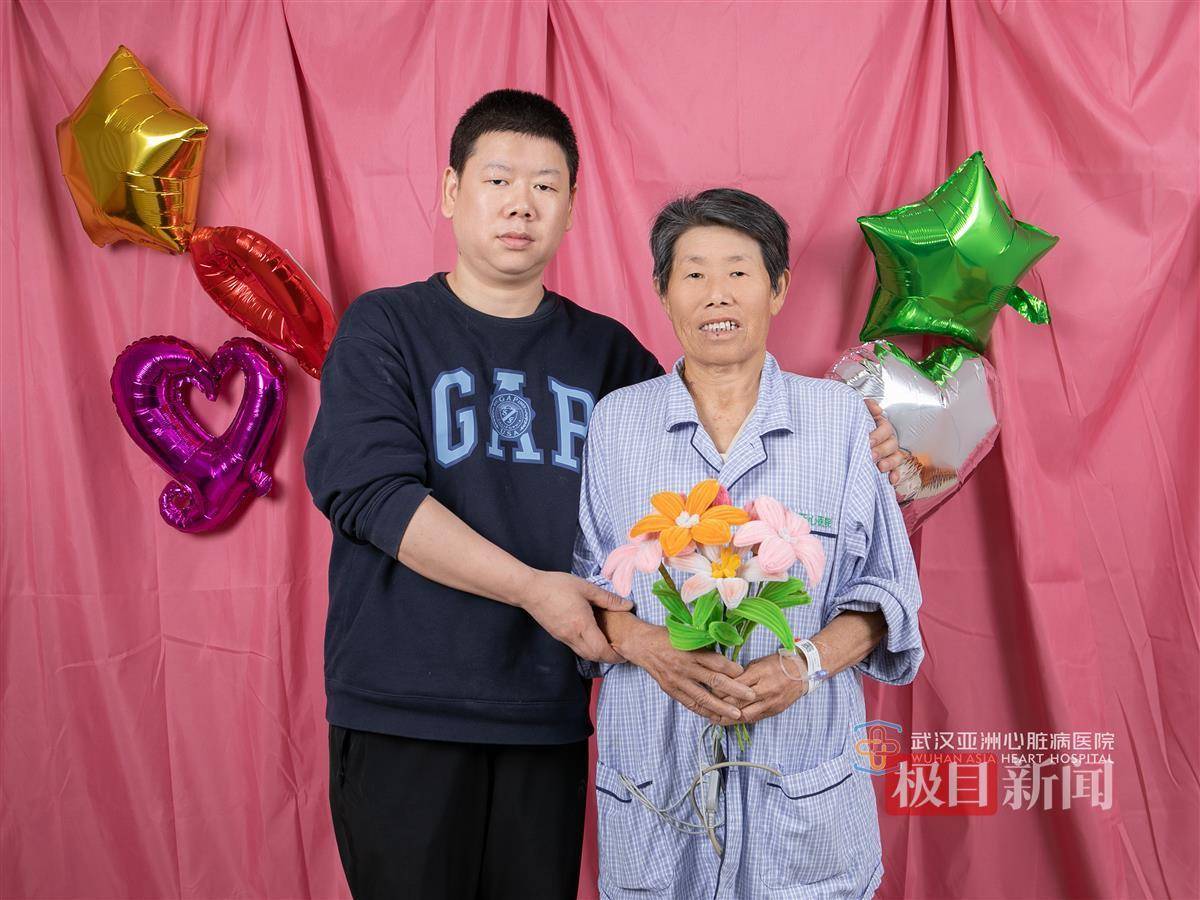 爱心花束、温馨合影、健康礼盒……多方爱心共同致敬病房里的母亲(图5)