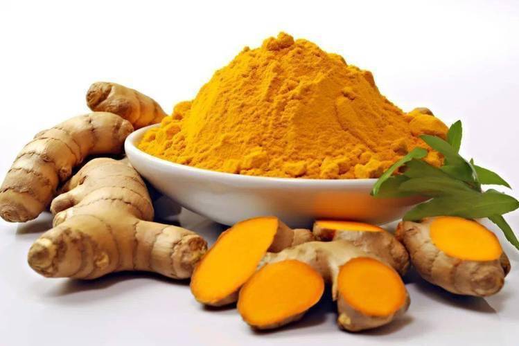 57岁大妈每天用姜黄煮水泡脚,半年后去体检,医生赞叹:值得一试