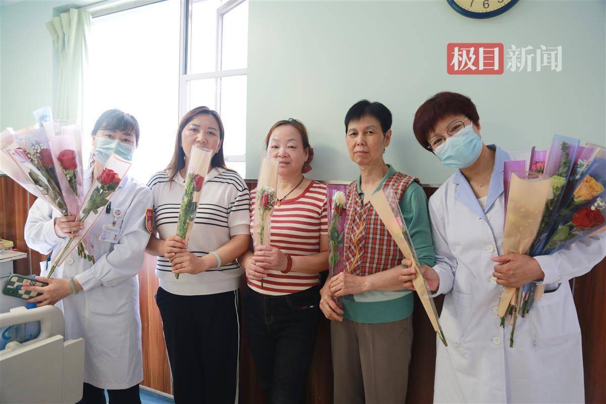 爱心花束、温馨合影、健康礼盒……多方爱心共同致敬病房里的母亲(图4)
