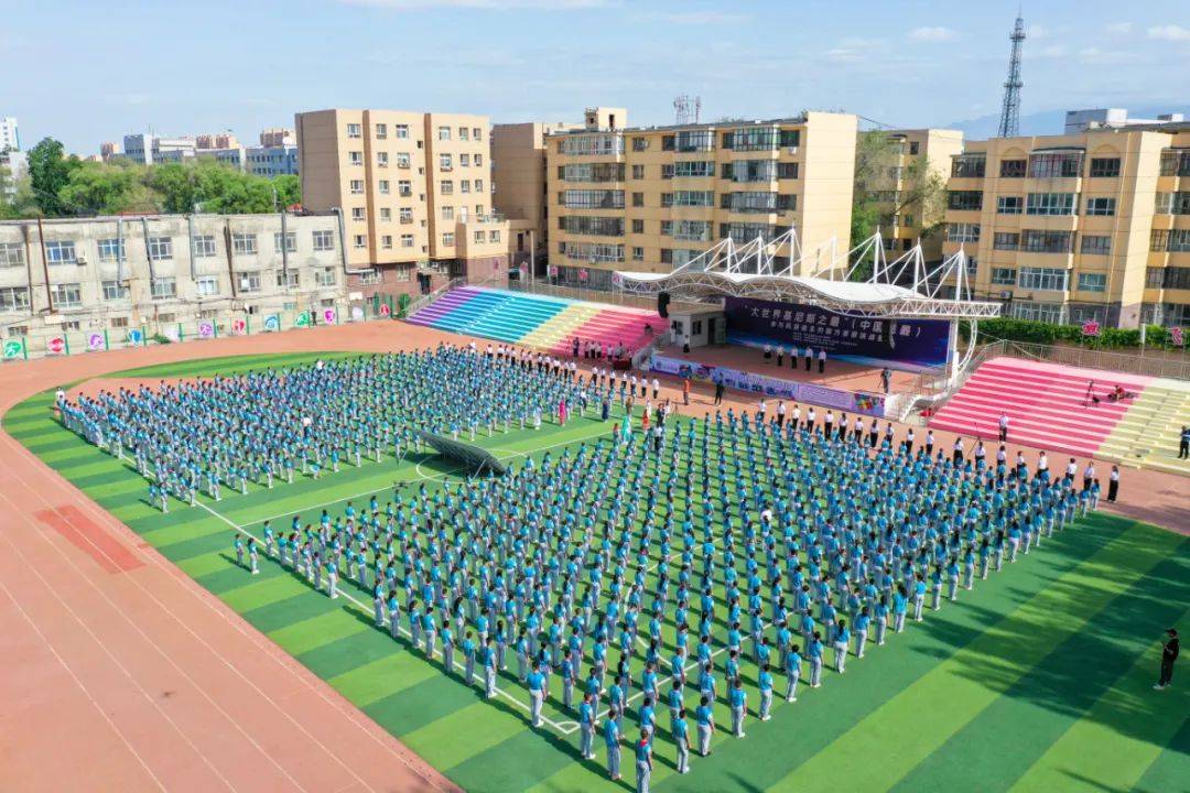 壮观,千余人一起拼~_博乐_活动_中华民族