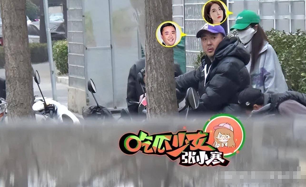 不良示范!曾黎与男友苍蝇小馆吃拉面,饭后骑电动车双双不戴头盔