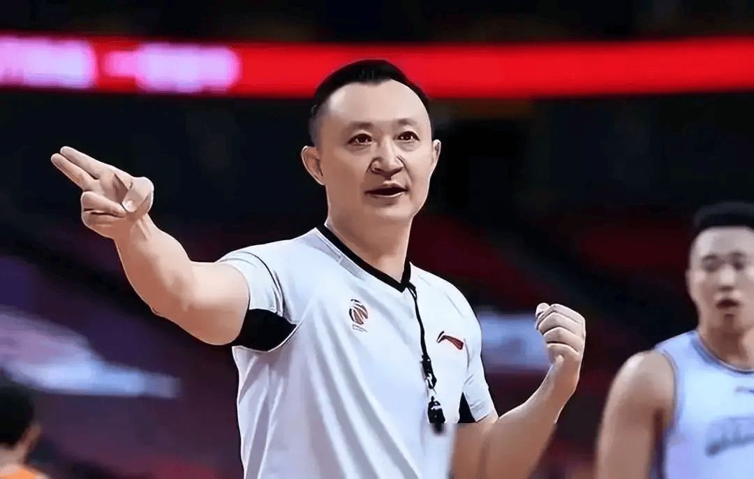 新疆最不愿看到三名本土裁判来执法,分别是光头裁判郭楠,闫军以及