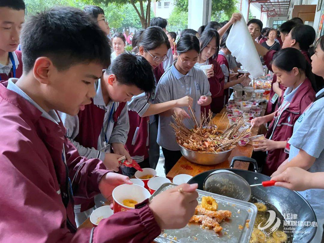 白沙中学文化美食节嗨翻天