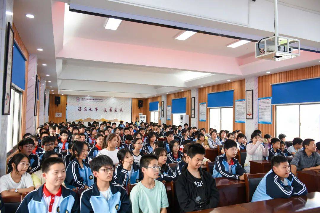 新洲区红十字会主办,以"守护青春,安全先行"为主题,旨在提升中学生对