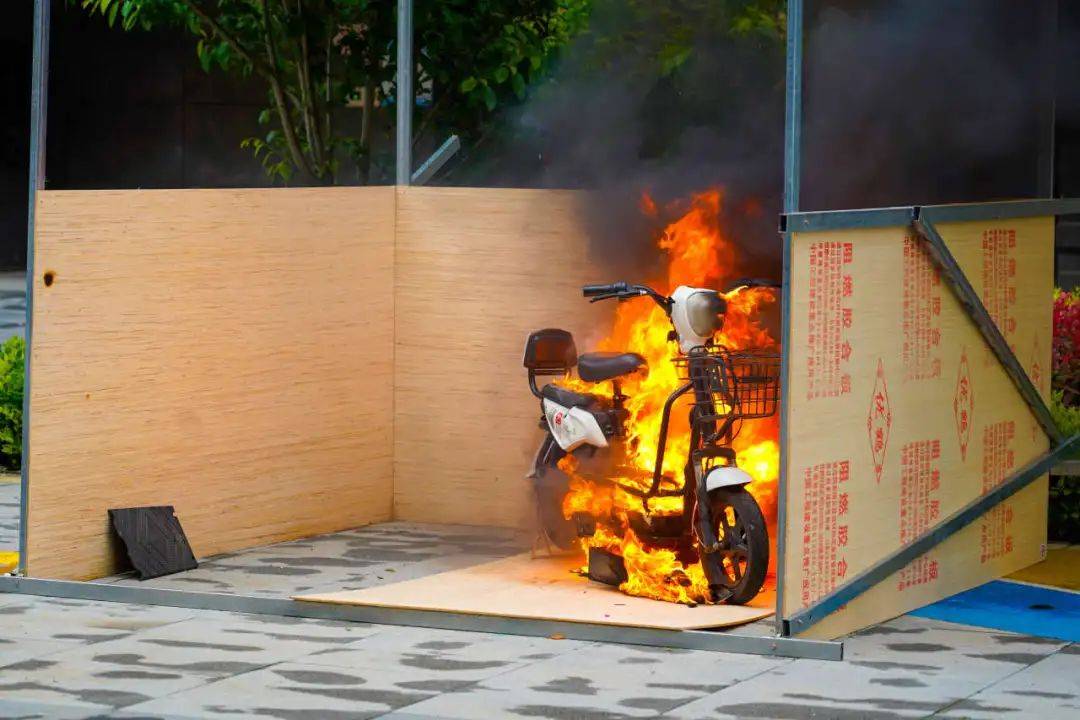 电动车着火了怎么办?这场演练告诉你_疏散_居民_人员