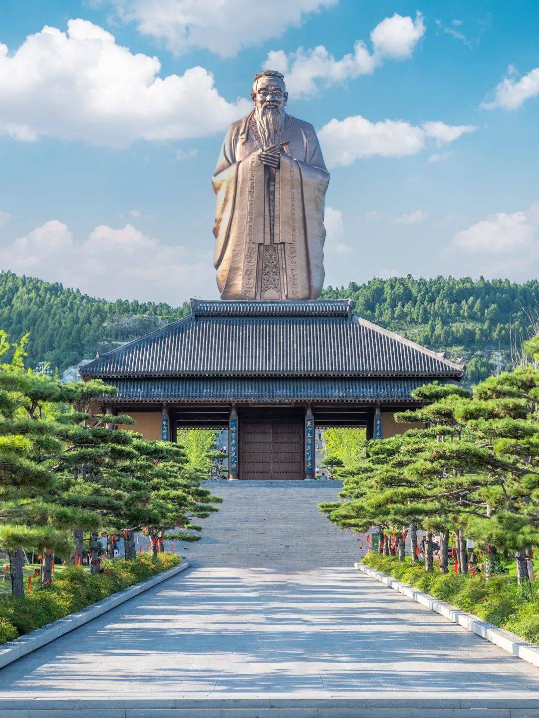 来到台儿庄古城,感受那份独特的韵味和文化底蕴,留下一段难忘的回忆