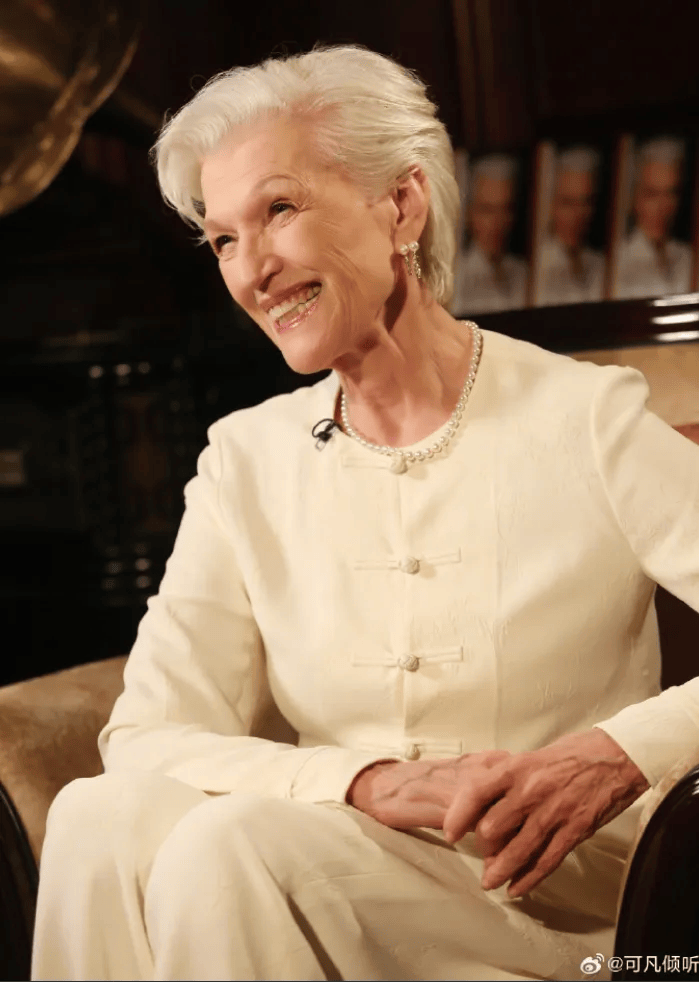 加拿大最牛女人,马斯克妈妈定居中国?母亲节上海晒照:儿子送来鲜花