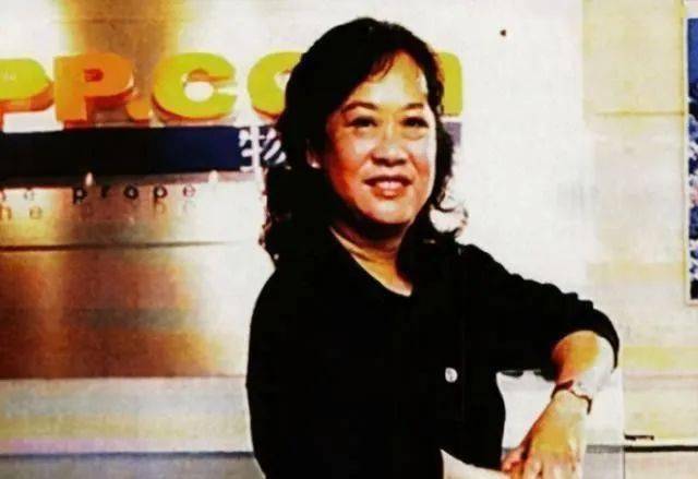 公公是香港第一任潮州首富,丈夫是银行家,这位潮汕媳妇把自己活成豪门