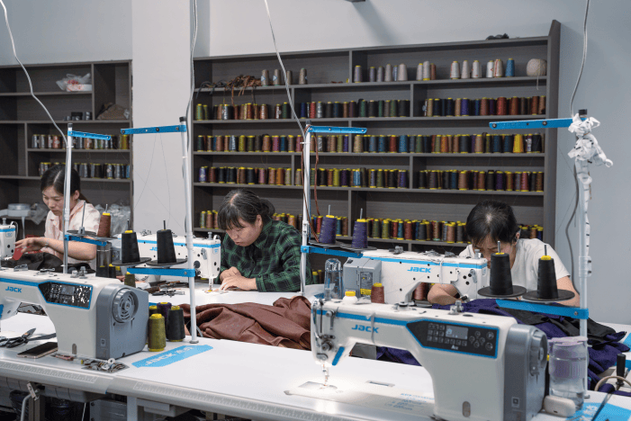 工坊里的致富经 | "带一带"信息送给您_就业_真丝_产业