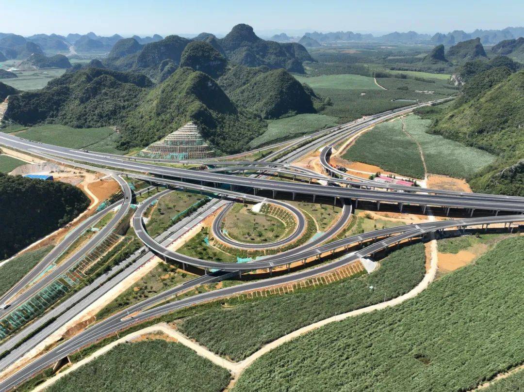 广西平果至南宁高速公路项目据悉,真武阁杯奖为广西建设工程最高