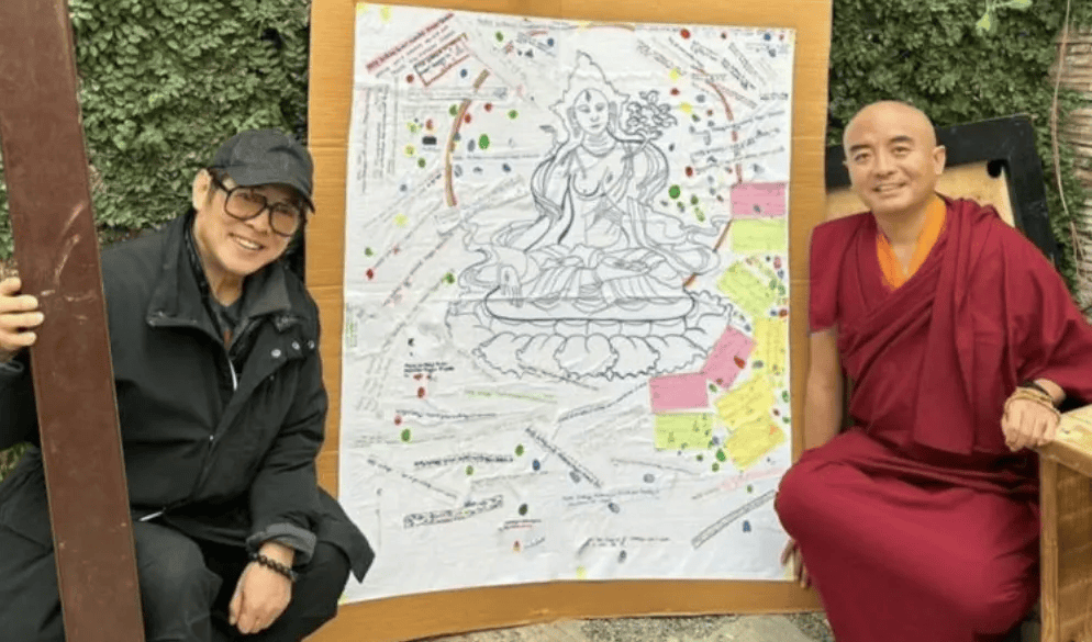 李连杰夫妻近况曝光:晒甜蜜合照,62岁利智紧挽老公~_海归网_hello