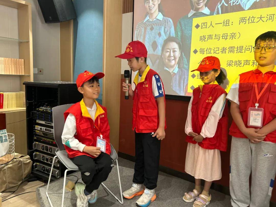 体验"小小火车司机",走进可口可乐工厂,探秘"天外来客"…小记者一周