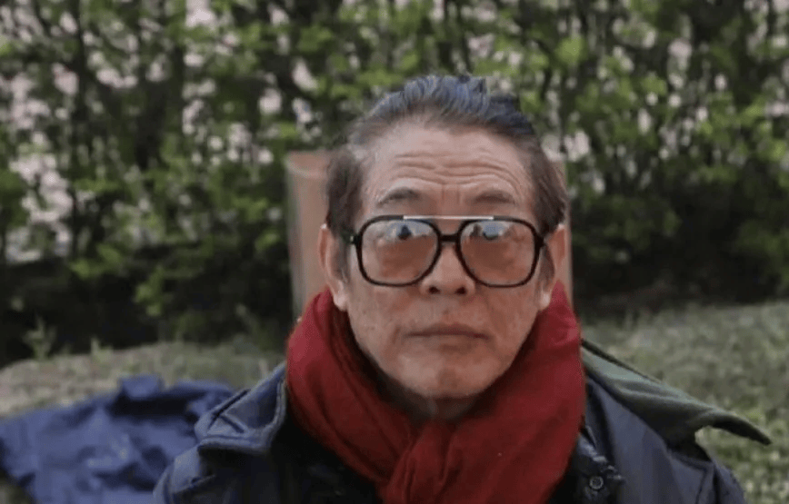 李连杰夫妻近况曝光:晒甜蜜合照,62岁利智紧挽老公~_海归网_hello