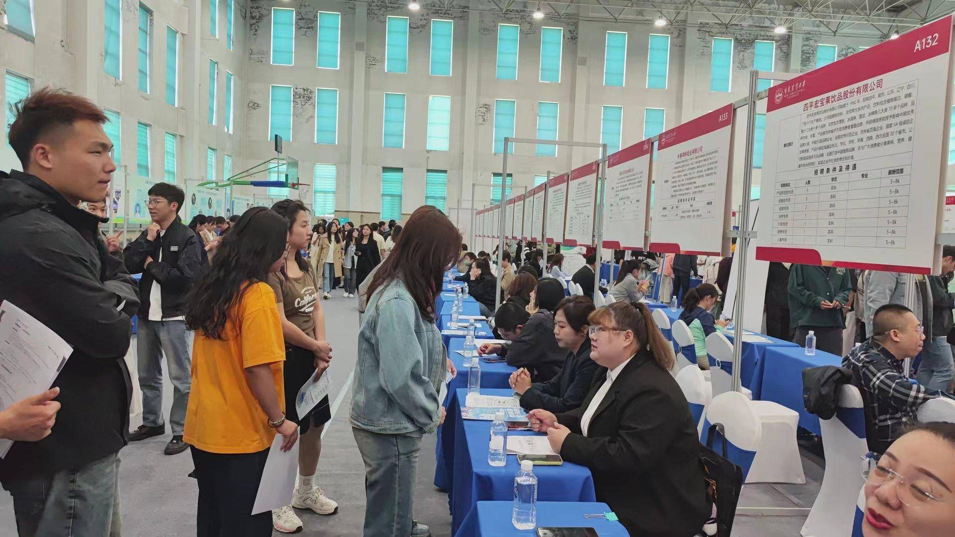 "群团组织服务高校毕业生留吉就业创业专场招聘会举行_政策_岗位_大学