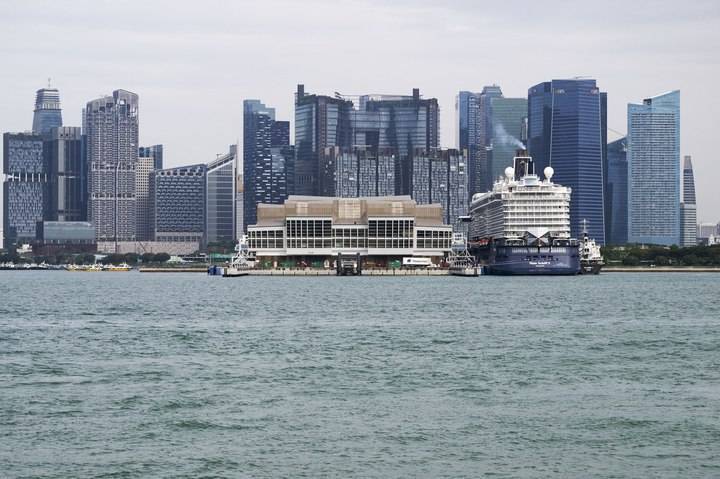 执政新加坡20年的李显龙"交棒" 他会在"十字路口"给儿子留一盏绿灯吗