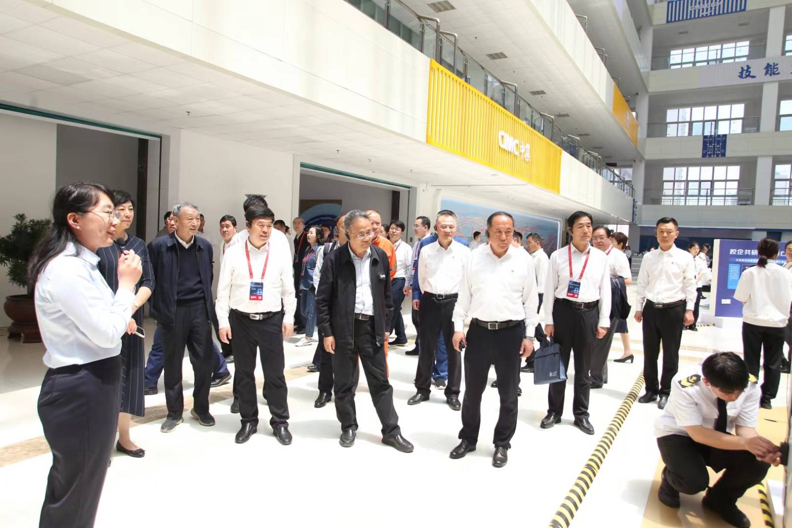 省委教育工委副书记,省教育厅党组副书记,副厅长邢顺峰,青岛市副市长