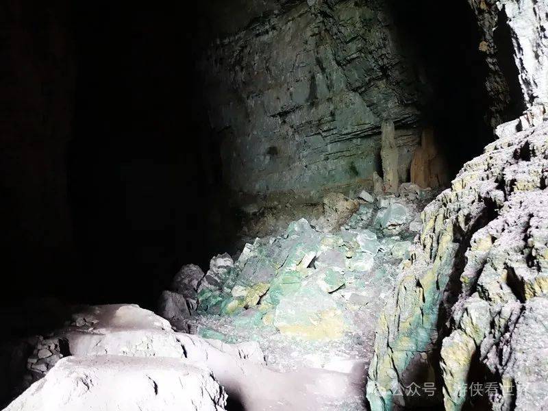 贵州徒步d2:羊皮洞瀑布湿身 钻溶洞重返人间