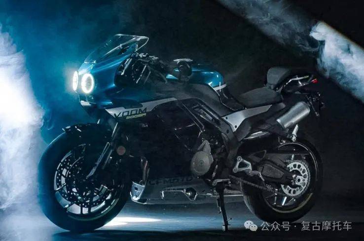 大灯进气/90年代外形:春风4缸复古仿赛发布 | 新车