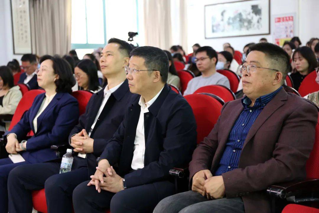 通师二附】顾明远先生等著名教育专家莅临二附指导_发展_情境_一行