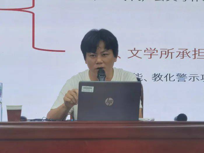 作家林森主讲《漫谈阅读与写作》海南作协"百名作家进百校"