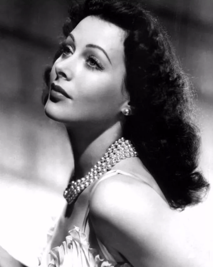 她演了历史上第一部裸戏,被誉为"世界最美的女人"_海蒂·拉玛_美貌