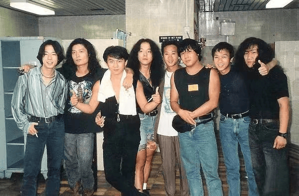大陆的摇滚青年与byond乐队在香港红磡同台演出,长达三个小时的演出让