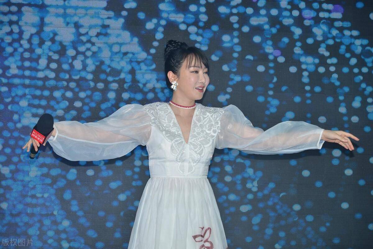 萨顶顶这身材,这才是尤物啊!