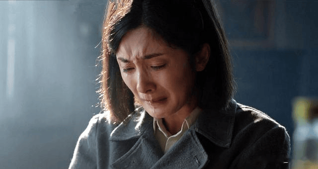 杨幂哭戏再创名场面,嘴唇下巴沾上鼻涕,秦昊怎么演得下去_演技_网络